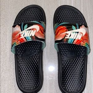 Nike women’s slides